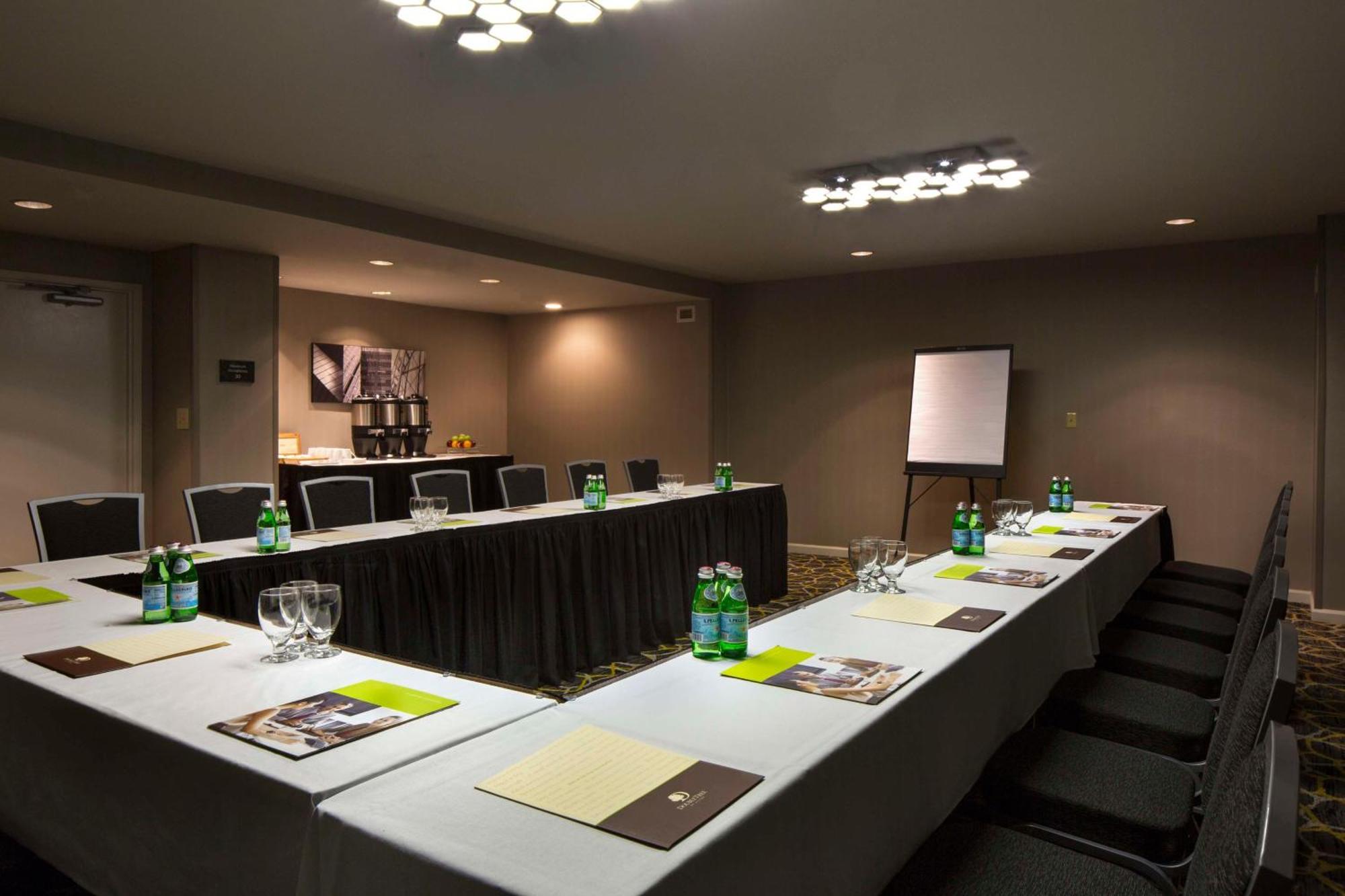 Hotel Doubletree By Hilton Newark-Fremont Zewnętrze zdjęcie